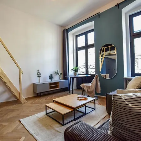 Апартаменти Premier Apartment Center - 5 Minutes Walk To Rynek