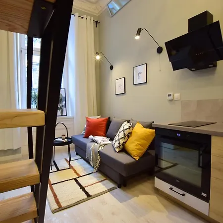 Апартаменти Premier Apartment Center - 5 Minutes Walk To Rynek *