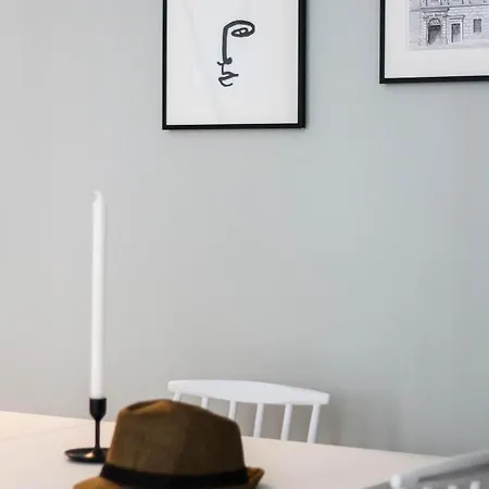 Апартаменти Premier Apartment Center - 5 Minutes Walk To Rynek